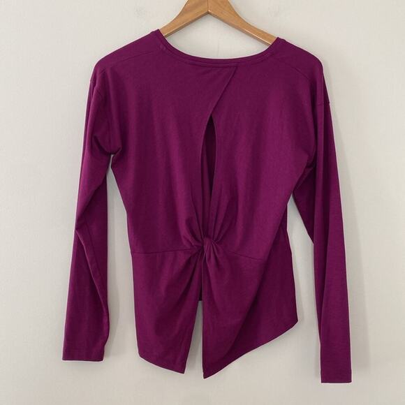 ATHLETA WOMENS ESSENCE TWIST LONG SLEEVE TOP IN Exotic Fuchsia Size M - Picture 3 of 12